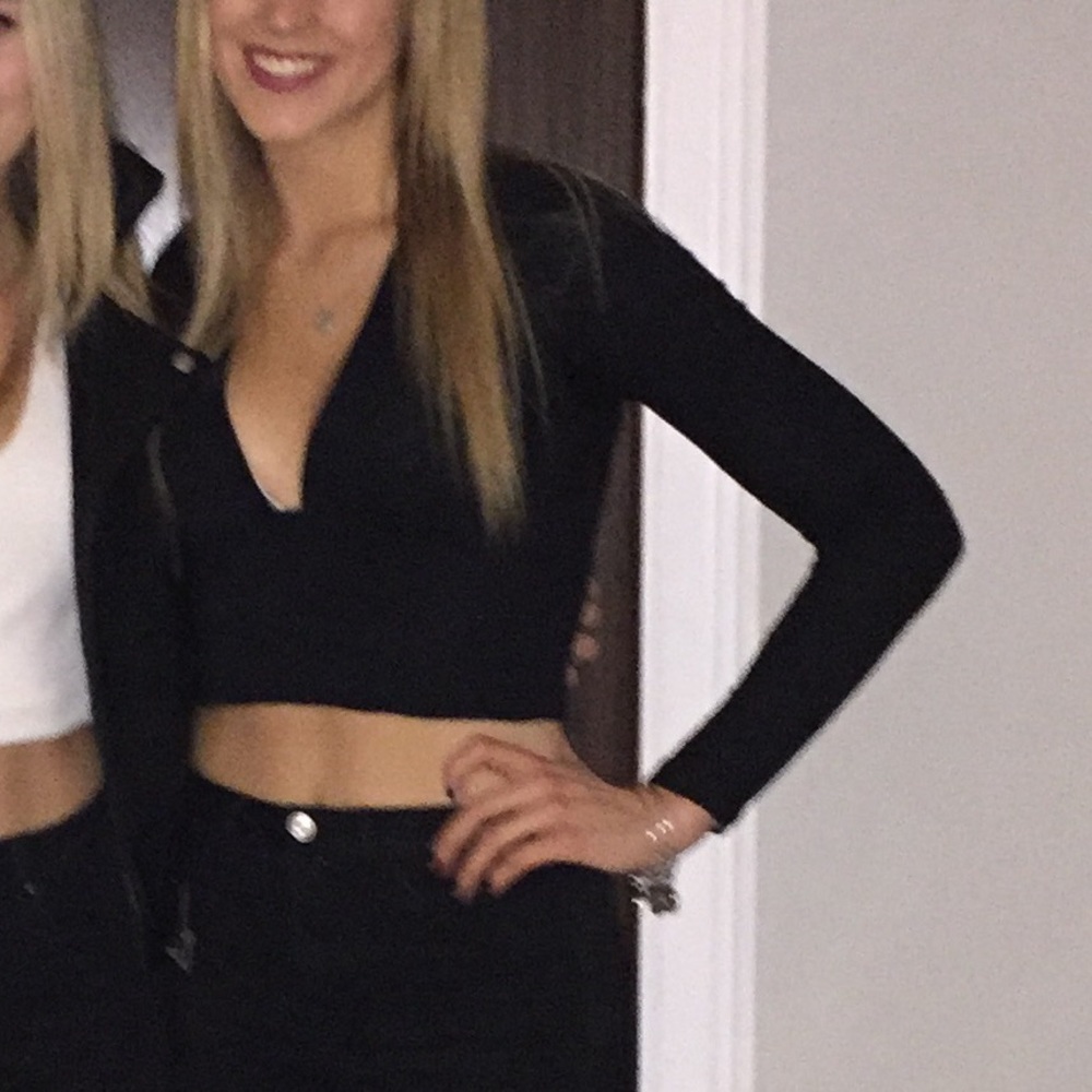 Wilfred black long sleeve cropped top